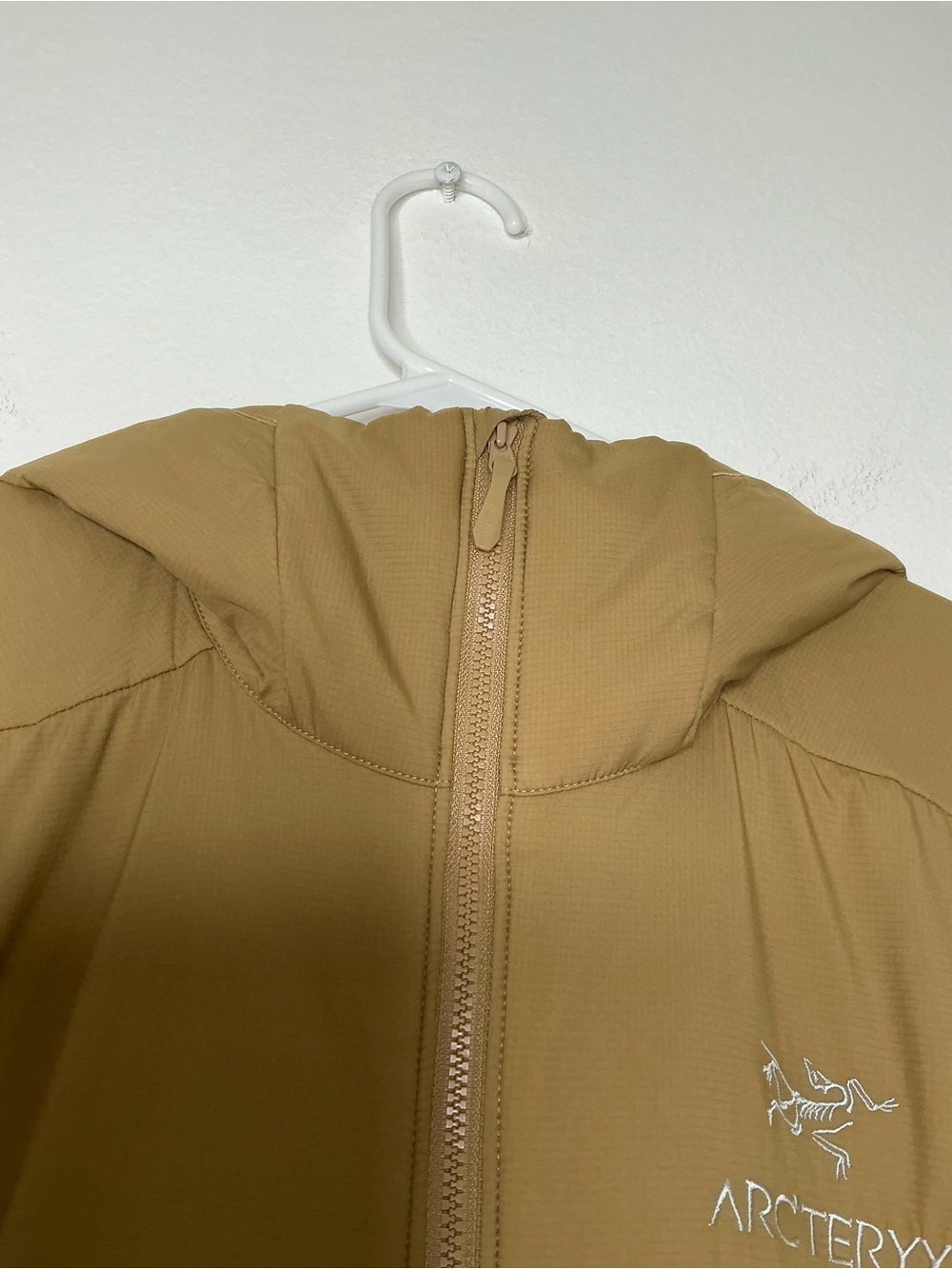Arc'teryx Men's Atom Light Hooded Insulated Jacket in Tan Size XSmall - Picture 4 of 16